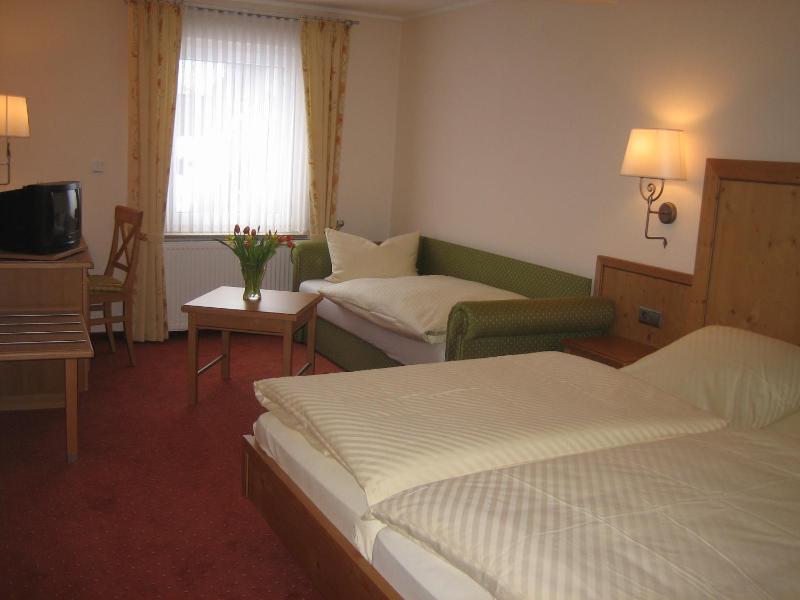 Triple Room with Bathroom image 2