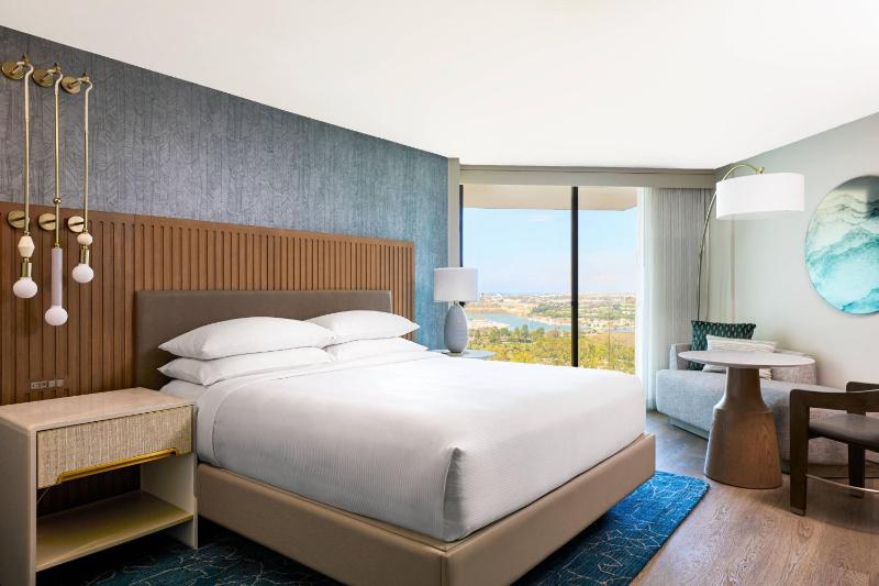 King Room with Partial Ocean View image 3