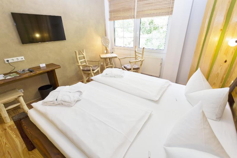 Double Room image 4
