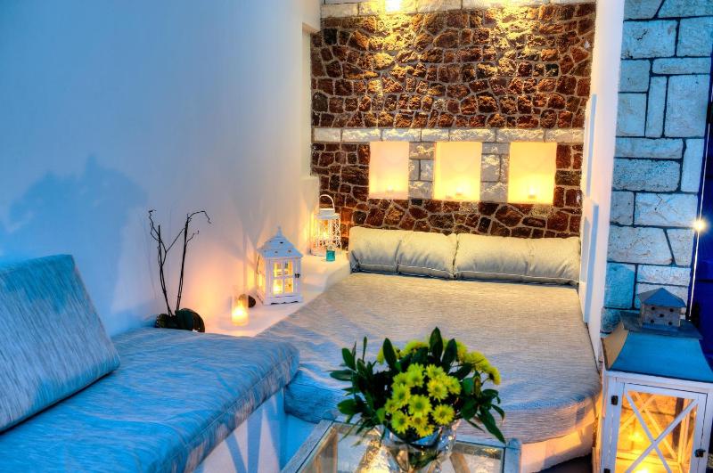 Astarte Suite with indoor Spa Bath, Private Infinity Pool and Caldera View image 3