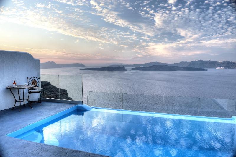 Astarte Suite with indoor Spa Bath, Private Infinity Pool and Caldera View image 2