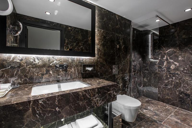 Deluxe Double or Twin Room with Sauna Access image 4