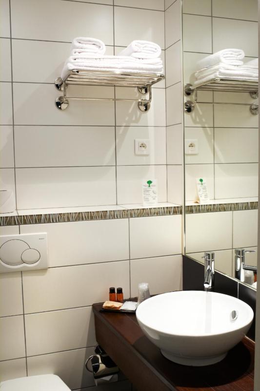  Family Room (4-5 Adults) image 2