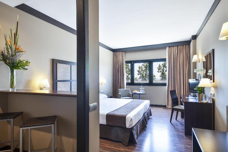 Standard Double Room image 4