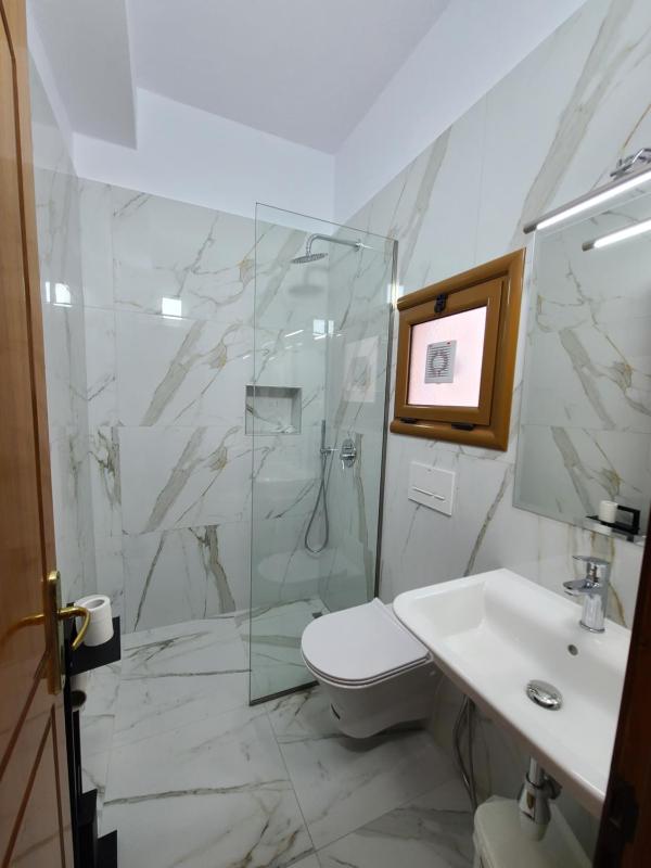 Double Room image 4