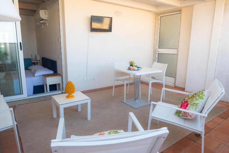 Double Room with Terrace image 3