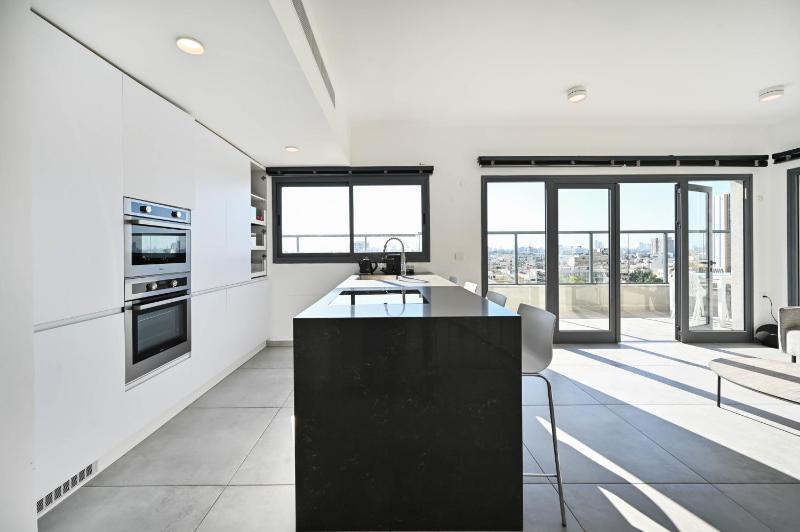 Modern 3 BR Penthouse with Jacuzzi in Rothschild Blvd by HolyGuest - image 4