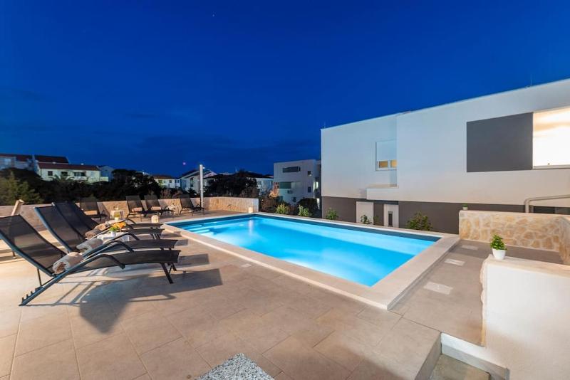 Villa Adria 1 luxury apartment with a pool - image 7