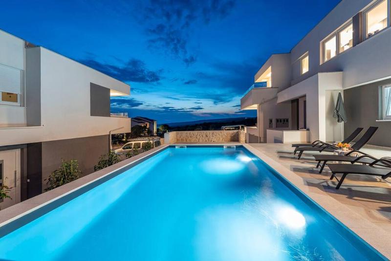 Villa Adria 1 luxury apartment with a pool - image 14