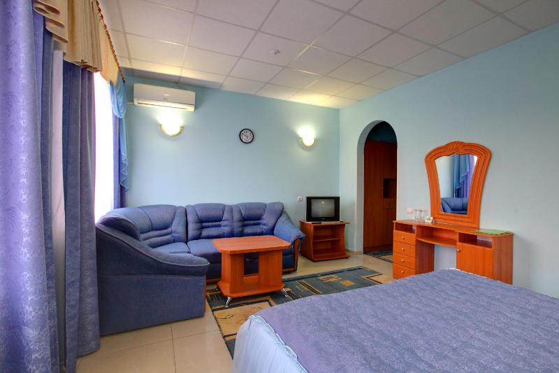 Large Double Room image 3