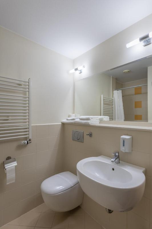 Double or Twin Room image 4