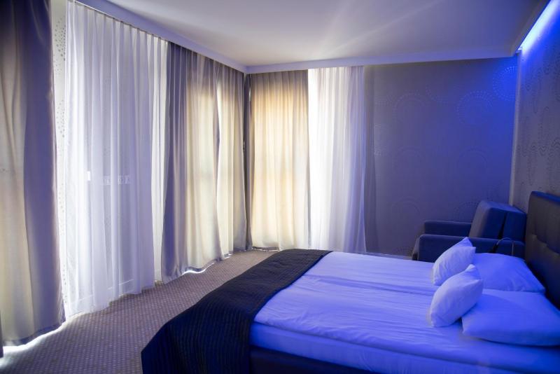Deluxe Junior Suite image 4