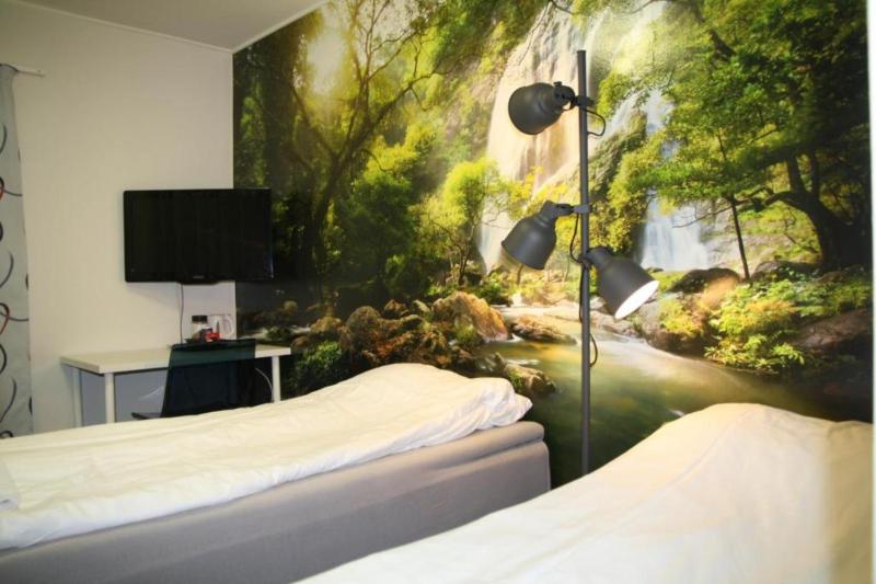 Twin Room image 3