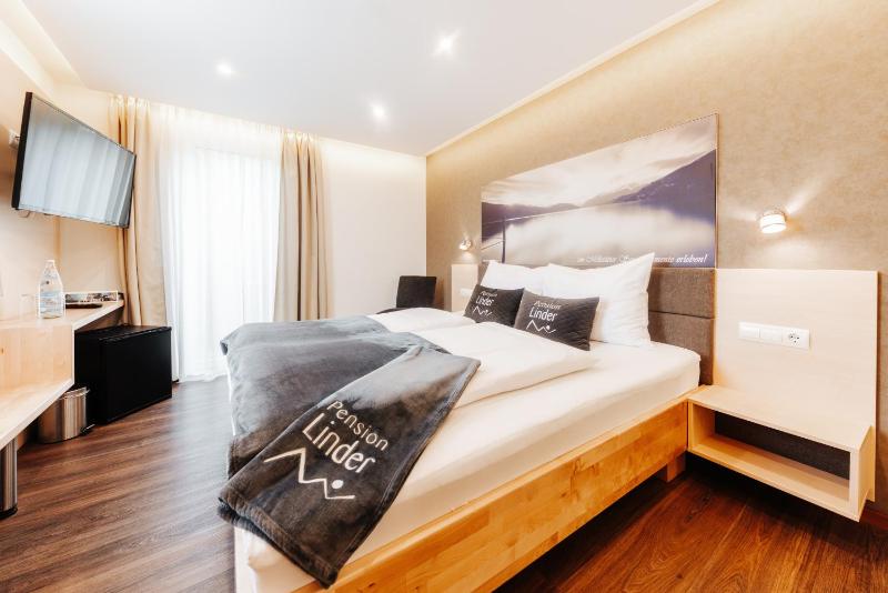 Deluxe Double Room with Balcony image 3