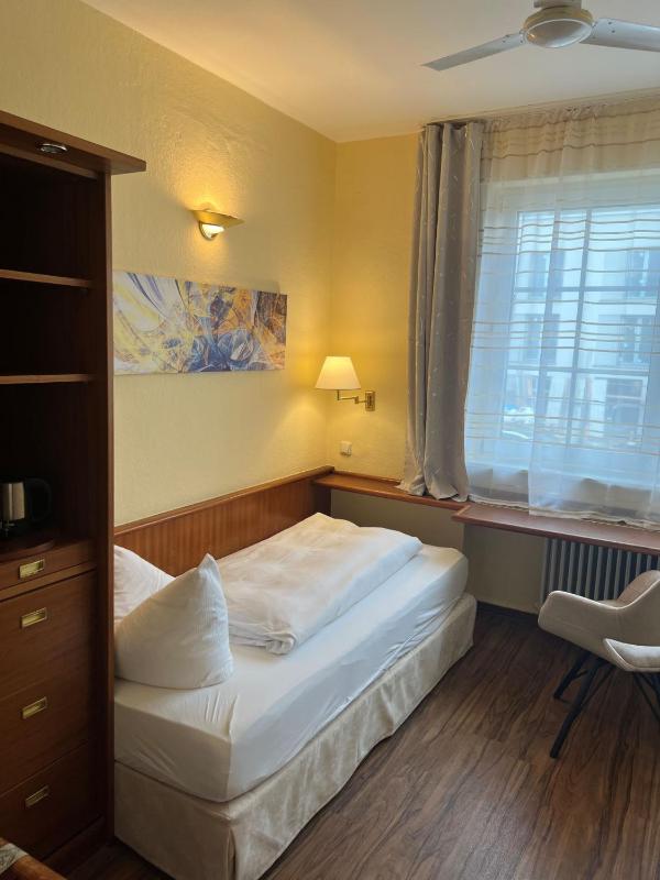 Small Single Room image 1