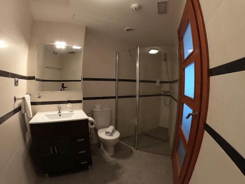 Single Room with Private Bathroom image 2