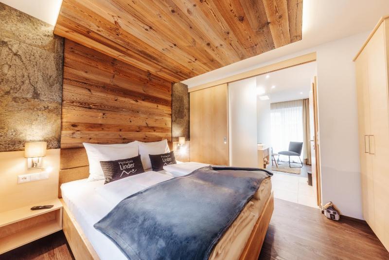Deluxe Double Room image 1
