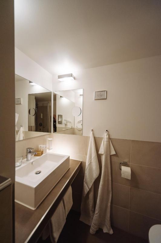 Standard Single Room image 3