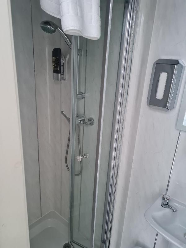 Single Room with Sea View image 4