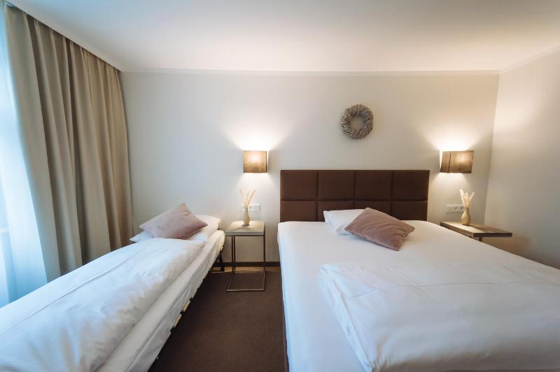 Standard Triple Room image 4