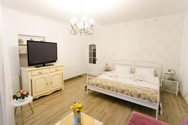 Gong Apartments - image 1