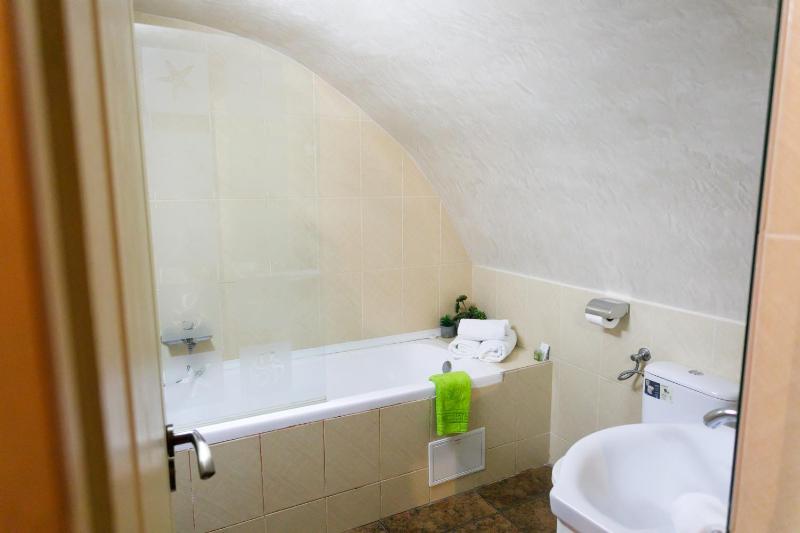 Studio Apartment image 3
