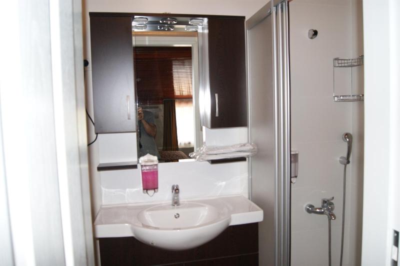 Standard Single Room image 4
