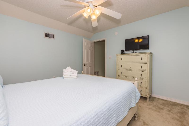 Hideaway Bay - image 25