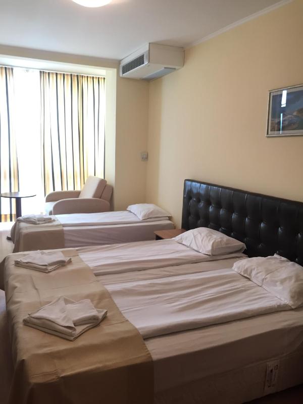 Double Room image 2