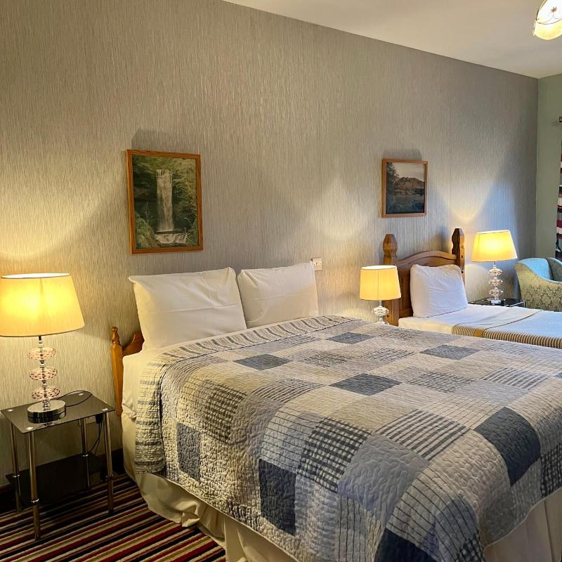 Twin Room image 2
