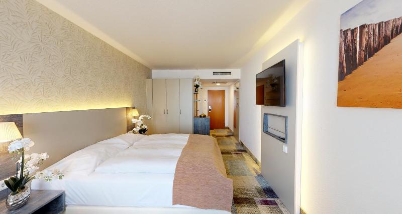 Standard Double Room image 3