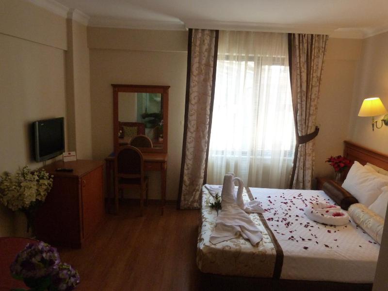 Standard Double or Twin Room image 3