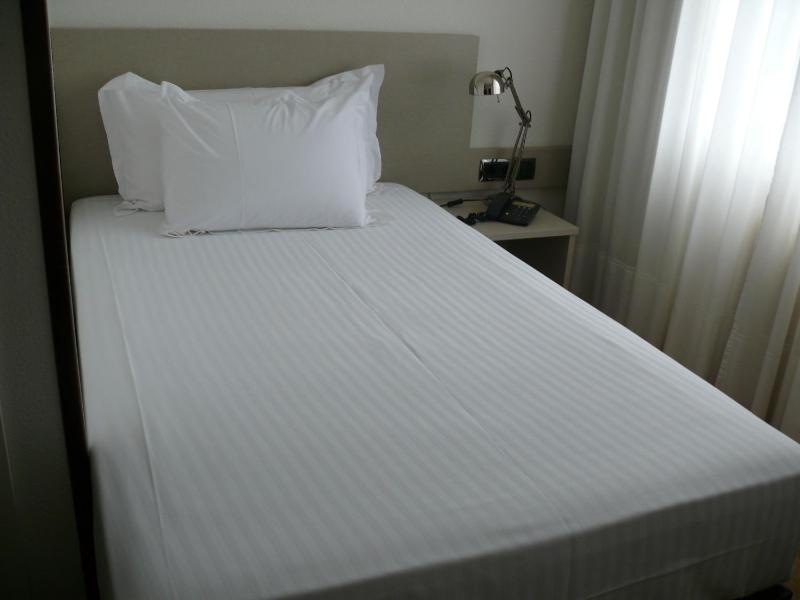Single Room image 2