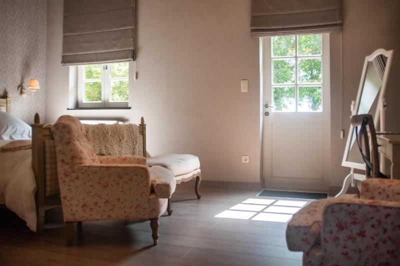 Standard Double Room image 3