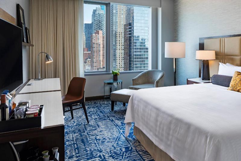 Premium King Room with Midtown View image 3