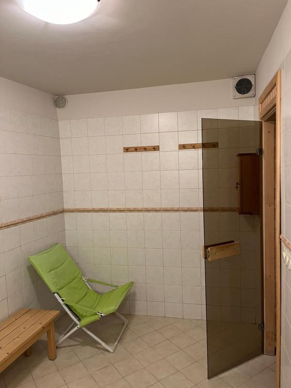 Family Room image 4