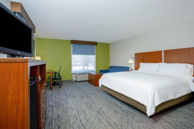 Standard King Room with Sofa Bed - Non-Smoking image 4