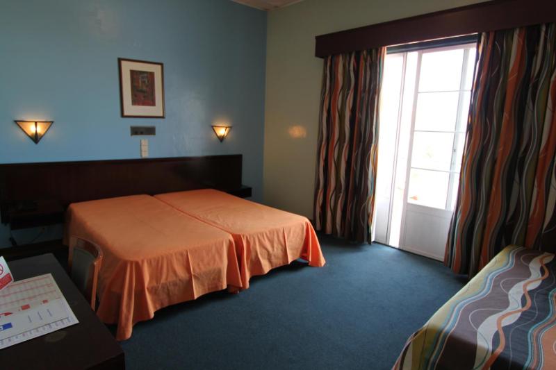 Twin Room with Extra Bed (2 Adults + 1 Child up to 12 years old) image 2