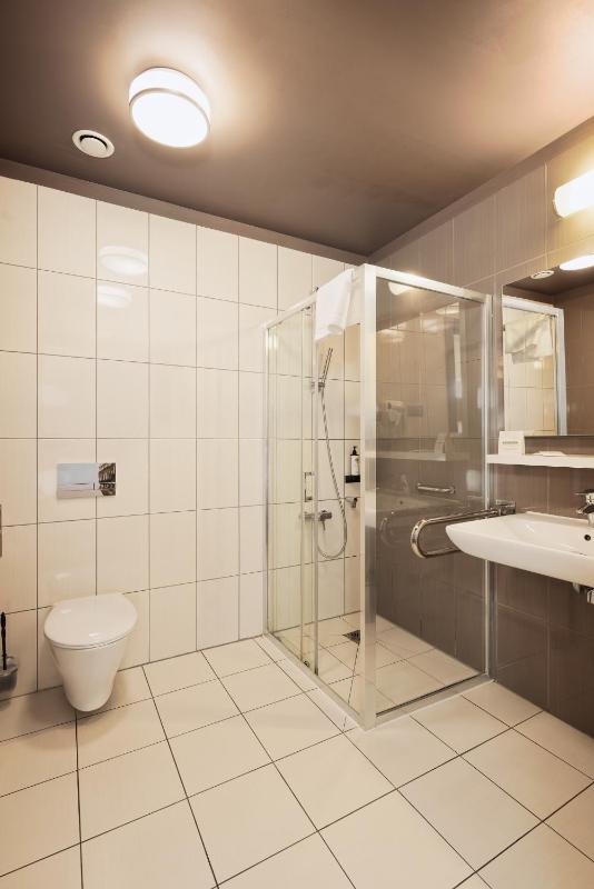 Double Room with Extra Bed image 2