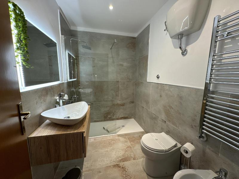 One-Bedroom Apartment image 2