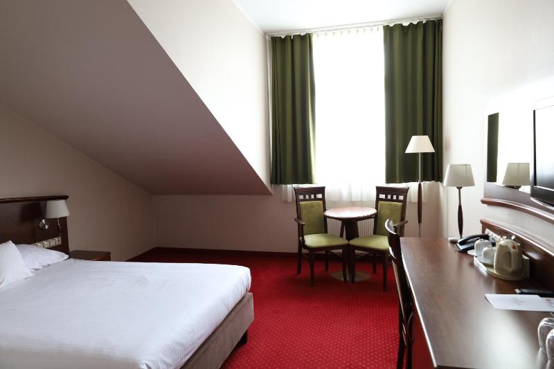 Double Room image 4