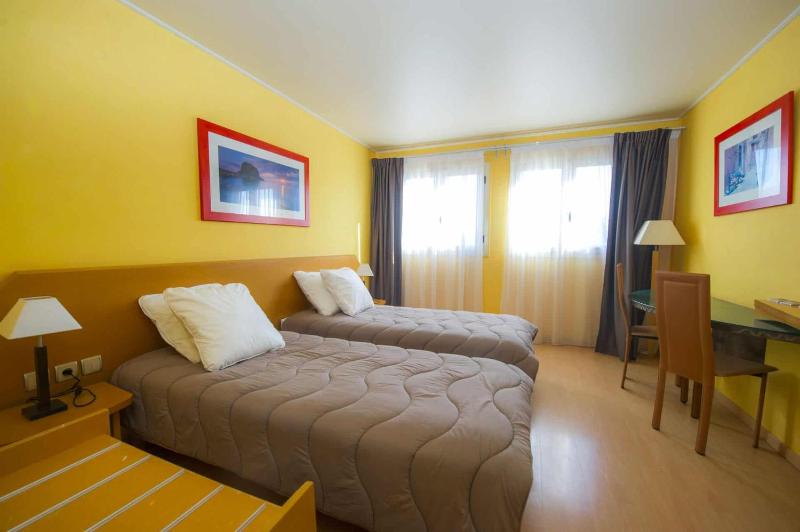 Twin Room image 1