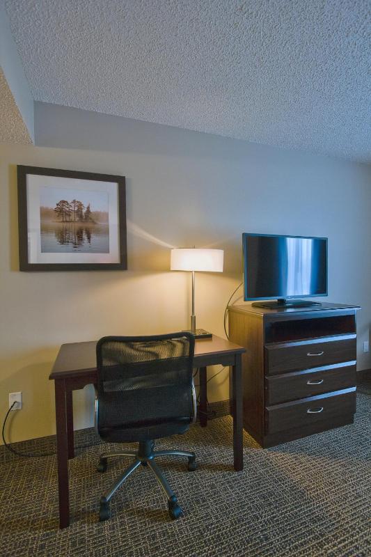 Queen Room with Two Queen Beds - Non-Smoking image 3