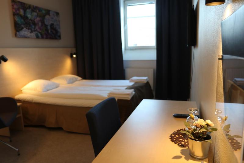 Double Room image 3