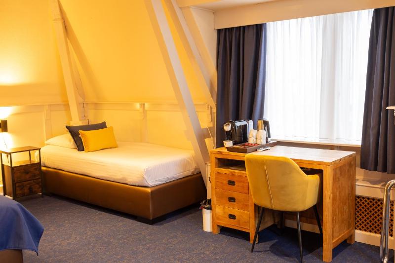 Quadruple Room image 3