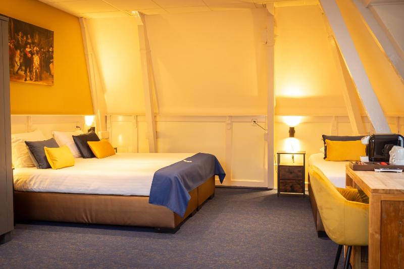 Quadruple Room image 2