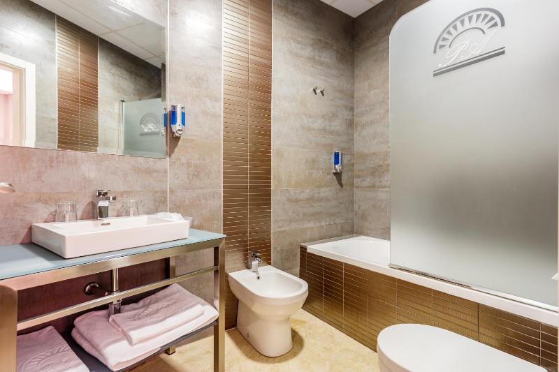  Double Room with Extra Bed (3 Adults) image 4