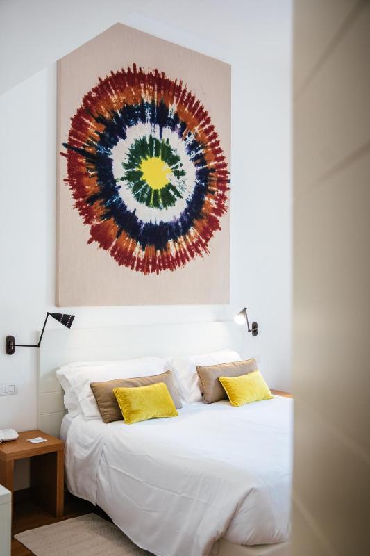 Standard Double Room image 3