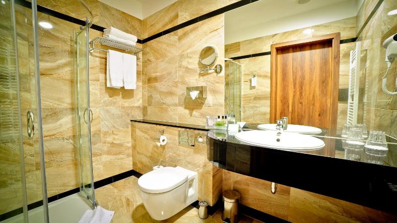 One-Bedroom Suite with Sofa Bed image 1