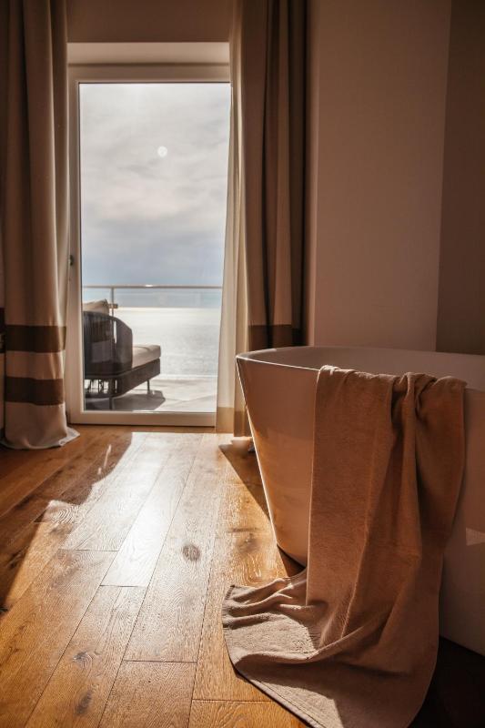 Superior Junior Suite image 1